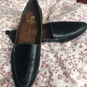 White mountain leather slip on